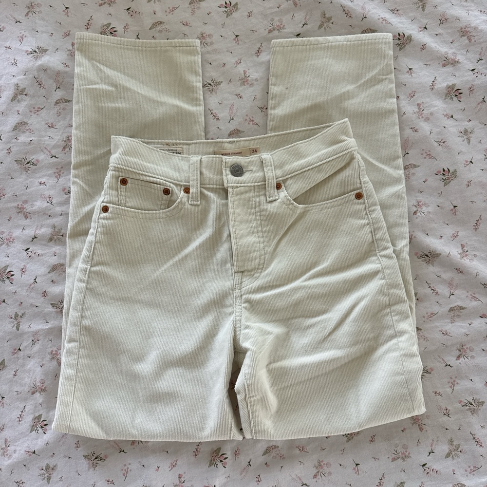Levi's Cream Straight Leg Jeans Versatile Style